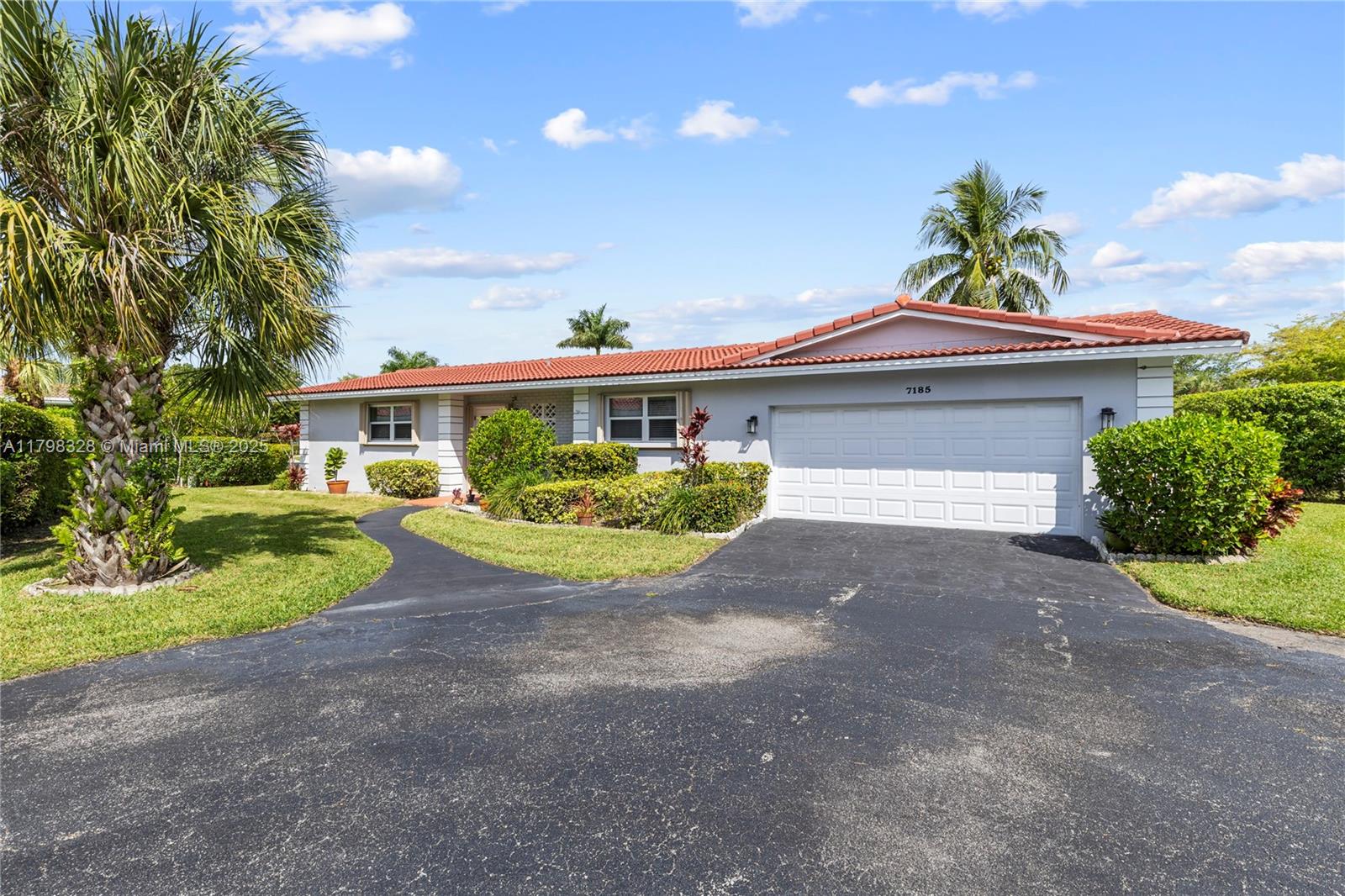 7185 E Tropical Way, Plantation, Florida image 1