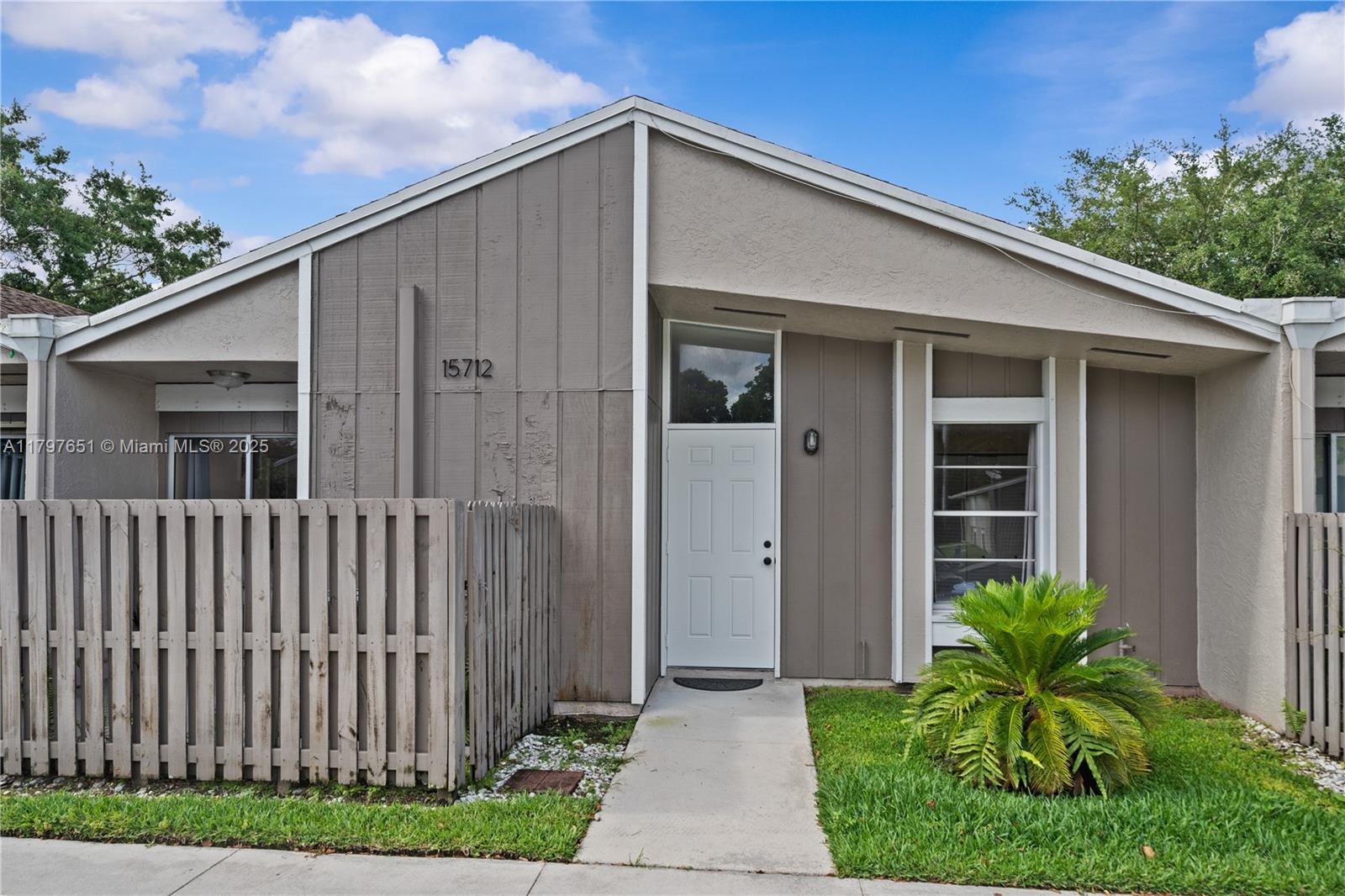 15712 Woodgate Ct #B, Sunrise, Florida image 1