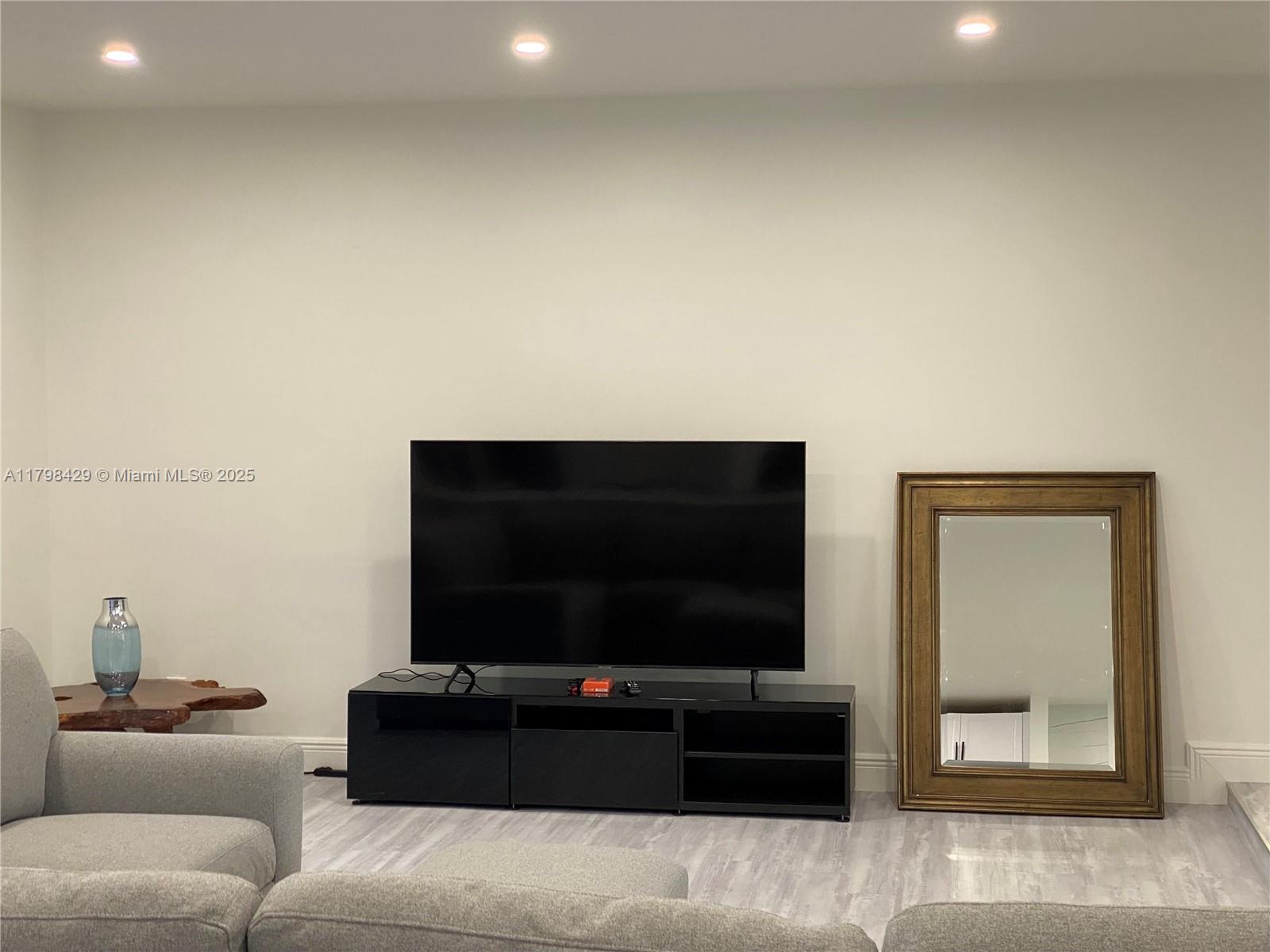 810 SW 66th Ave, Plantation, Florida image 2