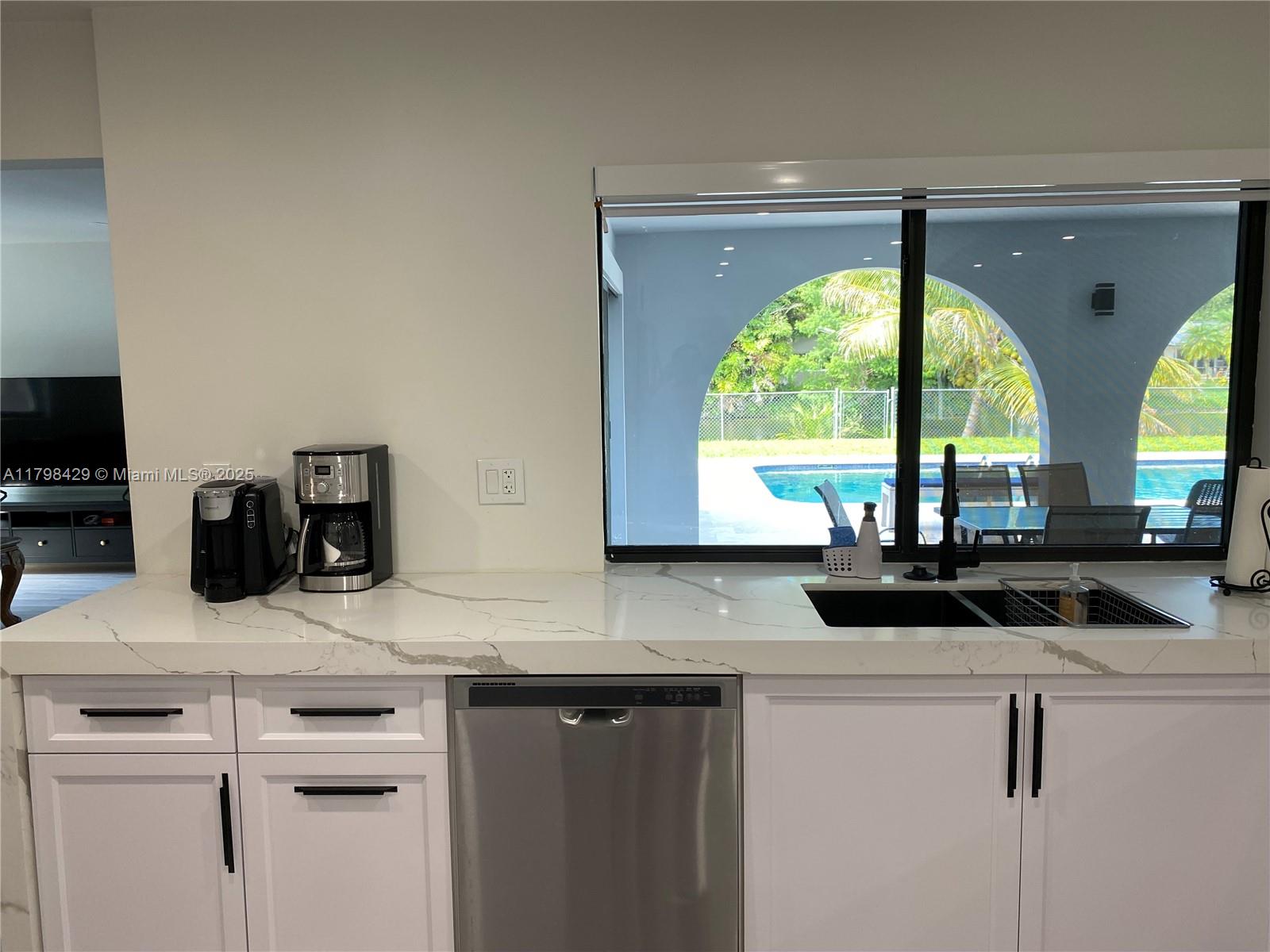 810 SW 66th Ave, Plantation, Florida image 8