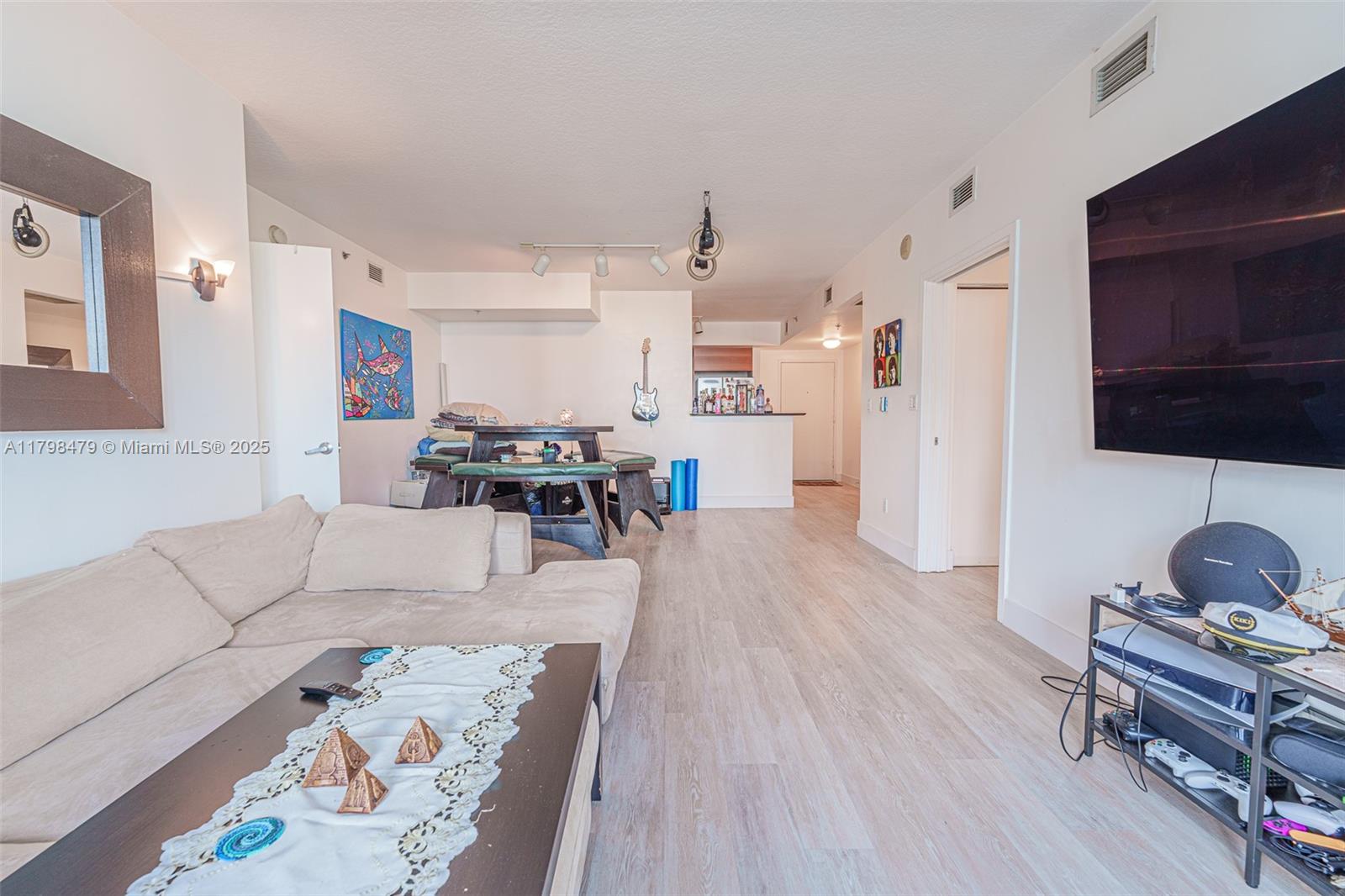 325 BISCAYNE BL #2419, Miami FL 33131