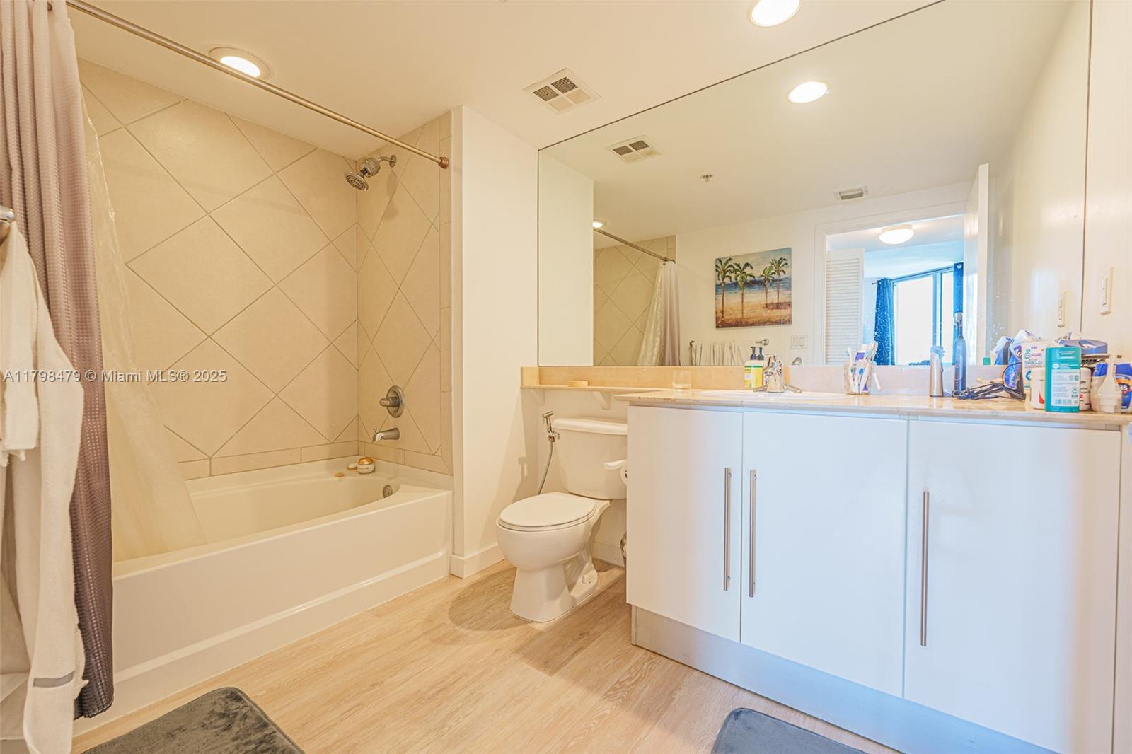 325 BISCAYNE BL #2419, Miami FL 33131