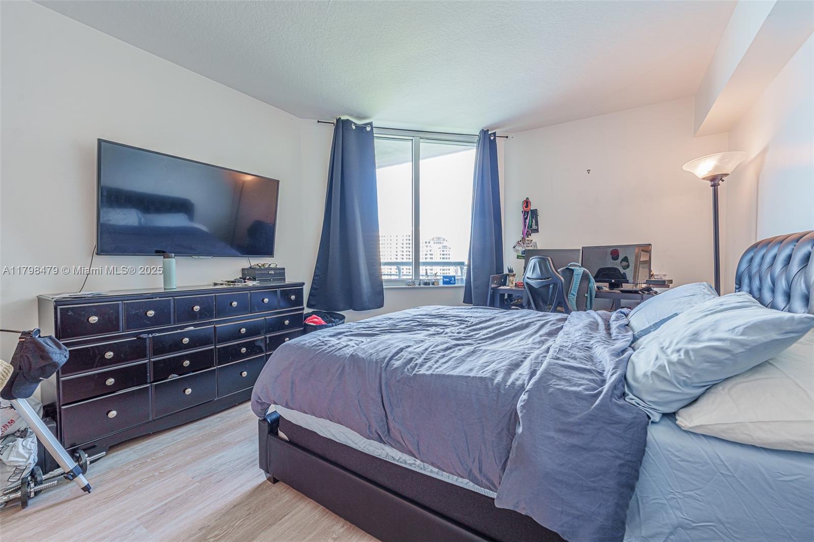 325 BISCAYNE BL #2419, Miami FL 33131