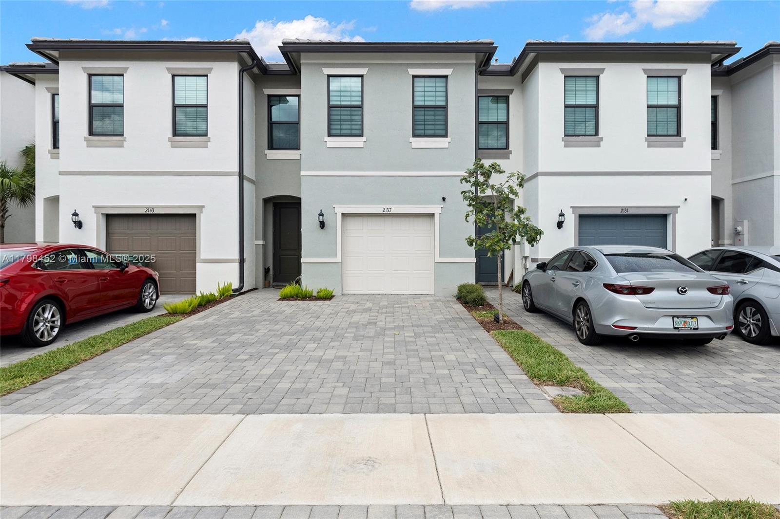 2137 N Appleton Cir N, Oakland Park, Florida image 2