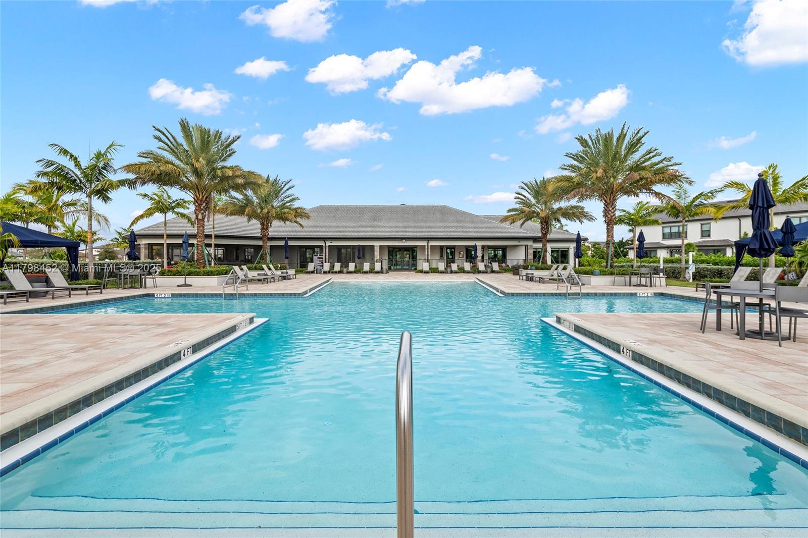 2137 N Appleton Cir N, Oakland Park, Florida image 46