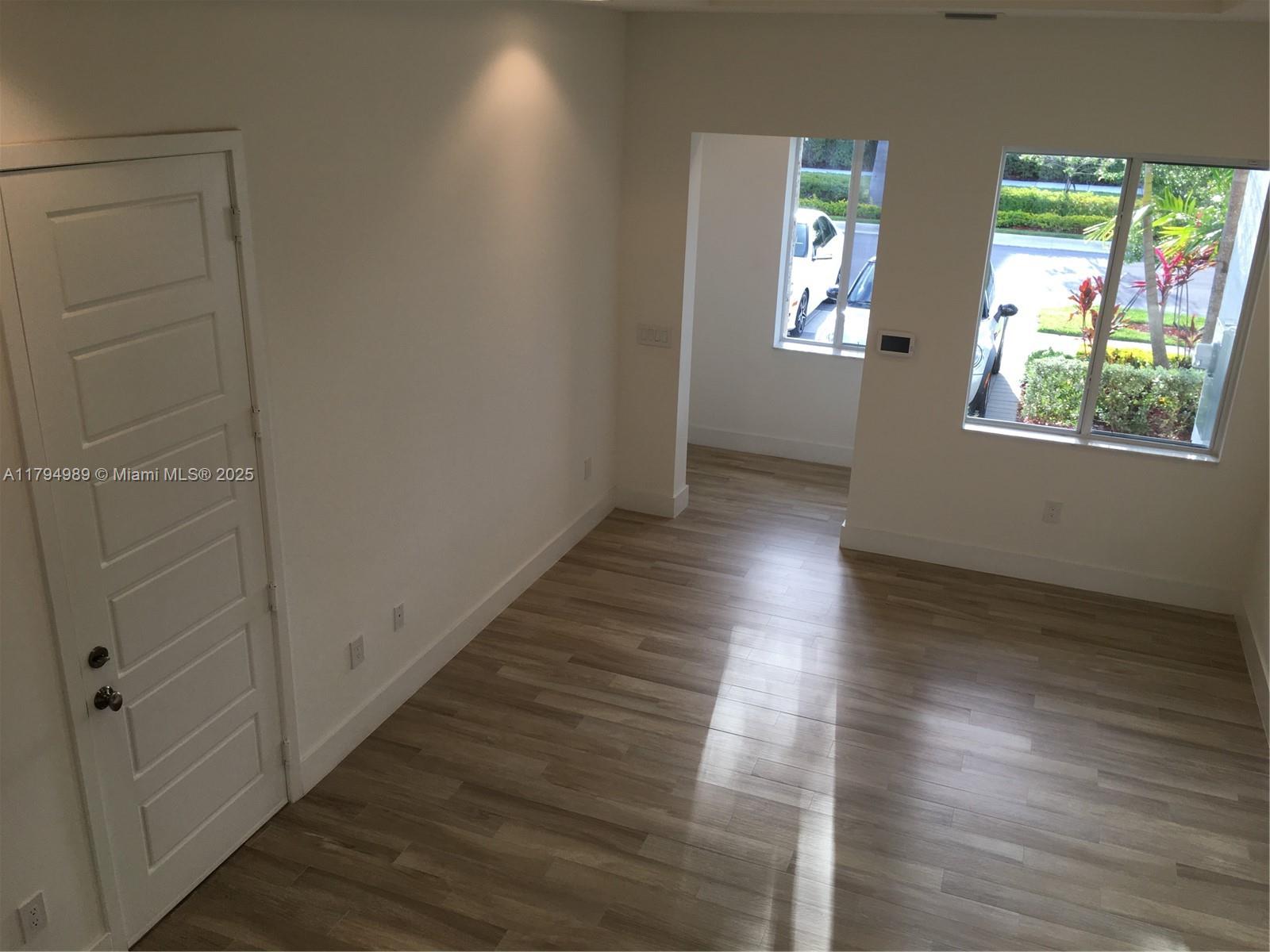 Listing Photo 11