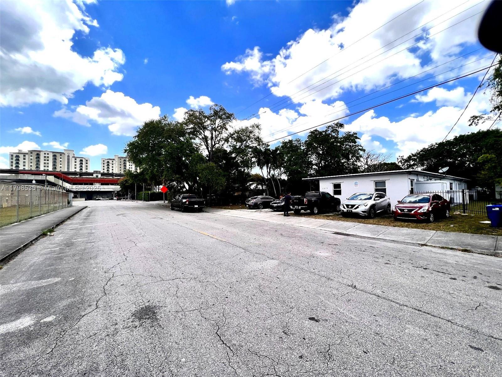 2515 NW 52nd St, Miami, Florida image 10