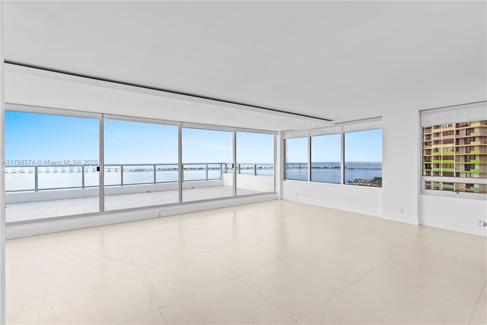 Apartamento para Alugar em Miami, FL