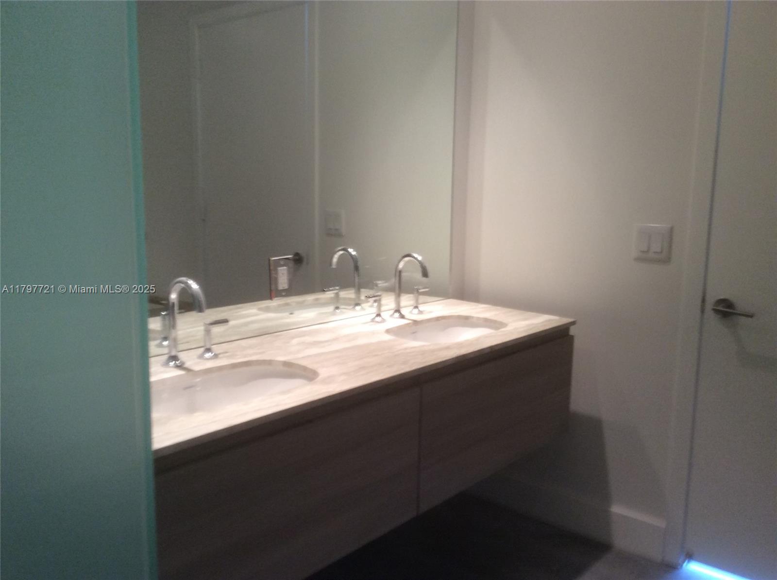 2900 NE 7 st #3006, Miami FL 33137