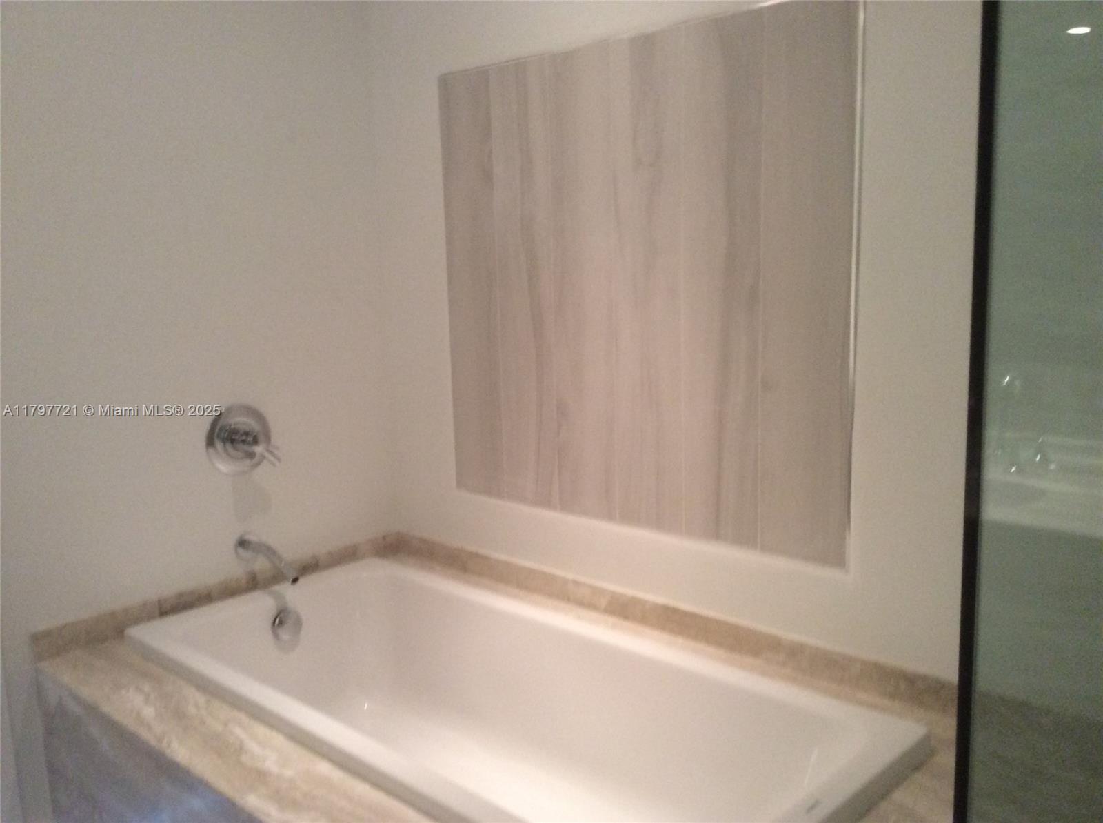 2900 NE 7 st #3006, Miami FL 33137