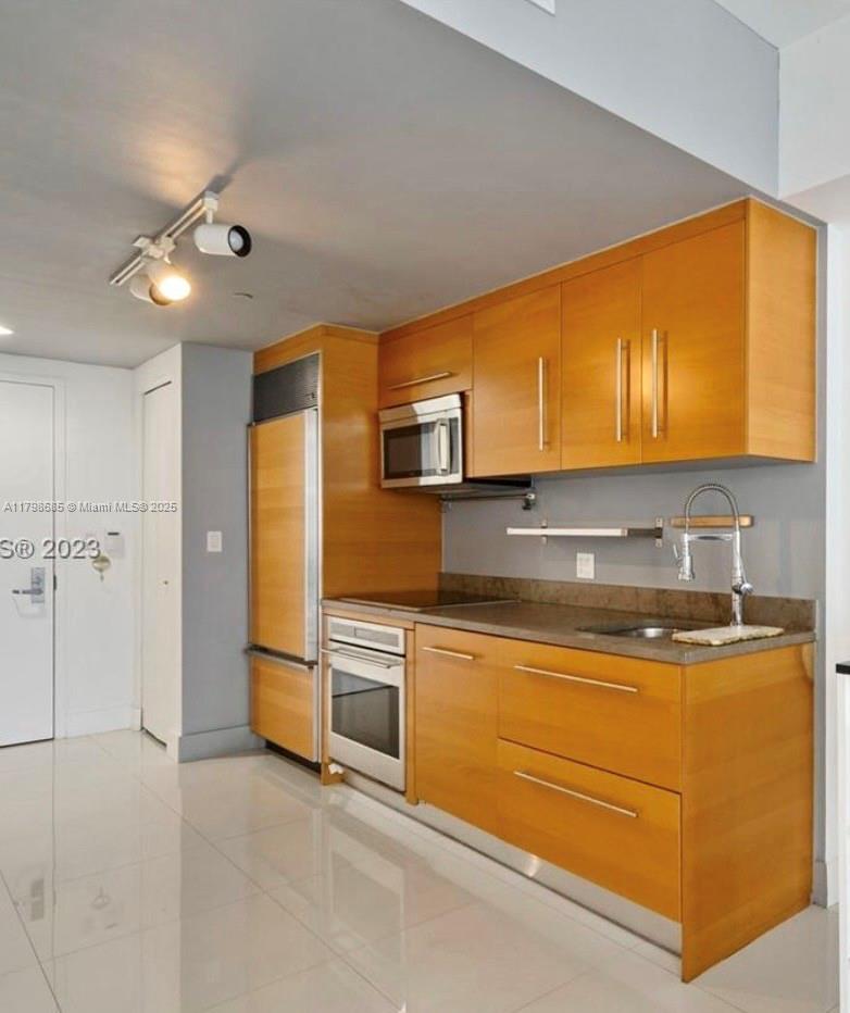 475 Brickell Ave #3010, Miami FL 33131