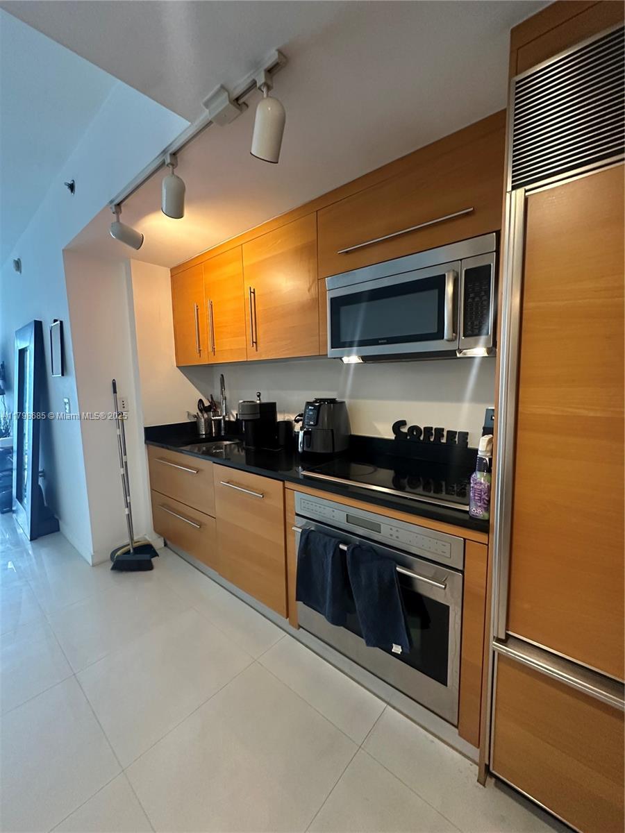 475 Brickell Ave #3010, Miami FL 33131