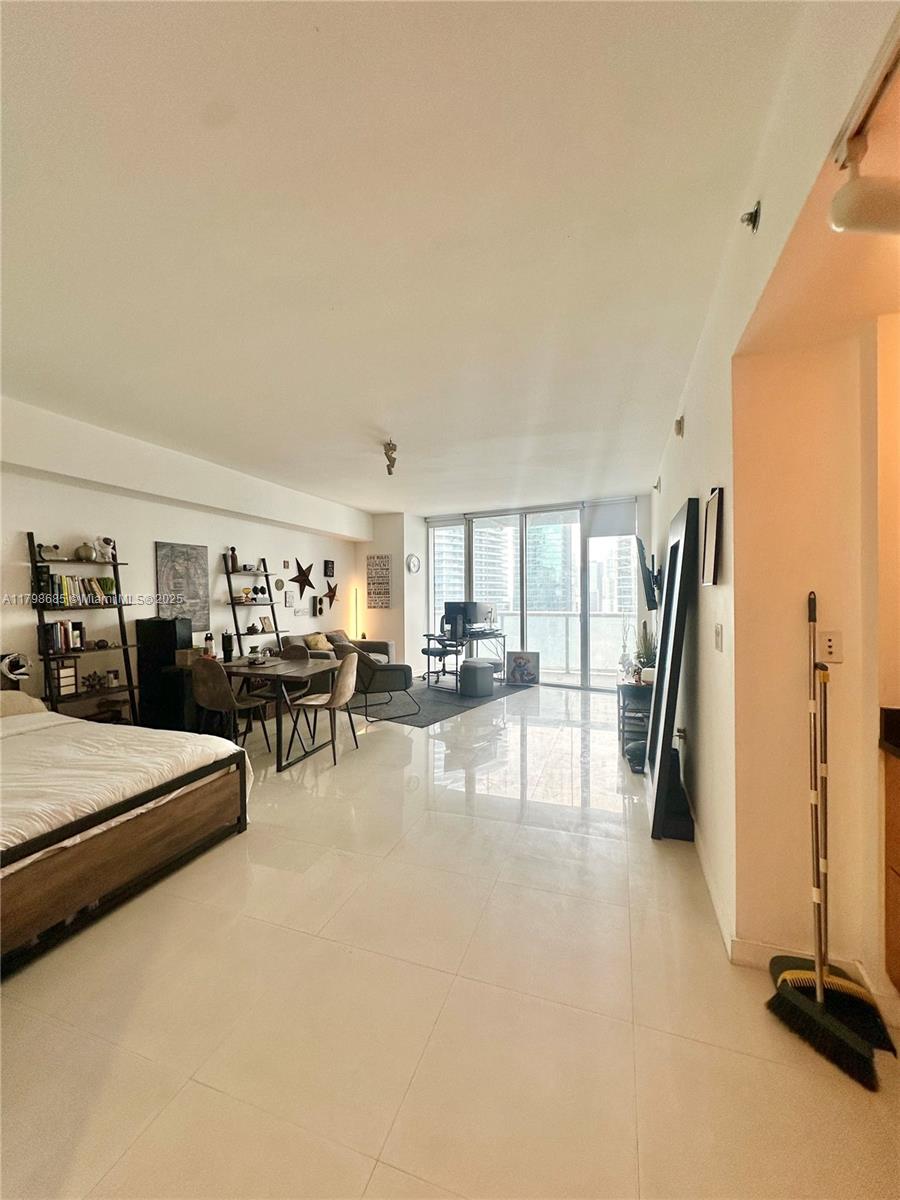 475 Brickell Ave #3010, Miami FL 33131