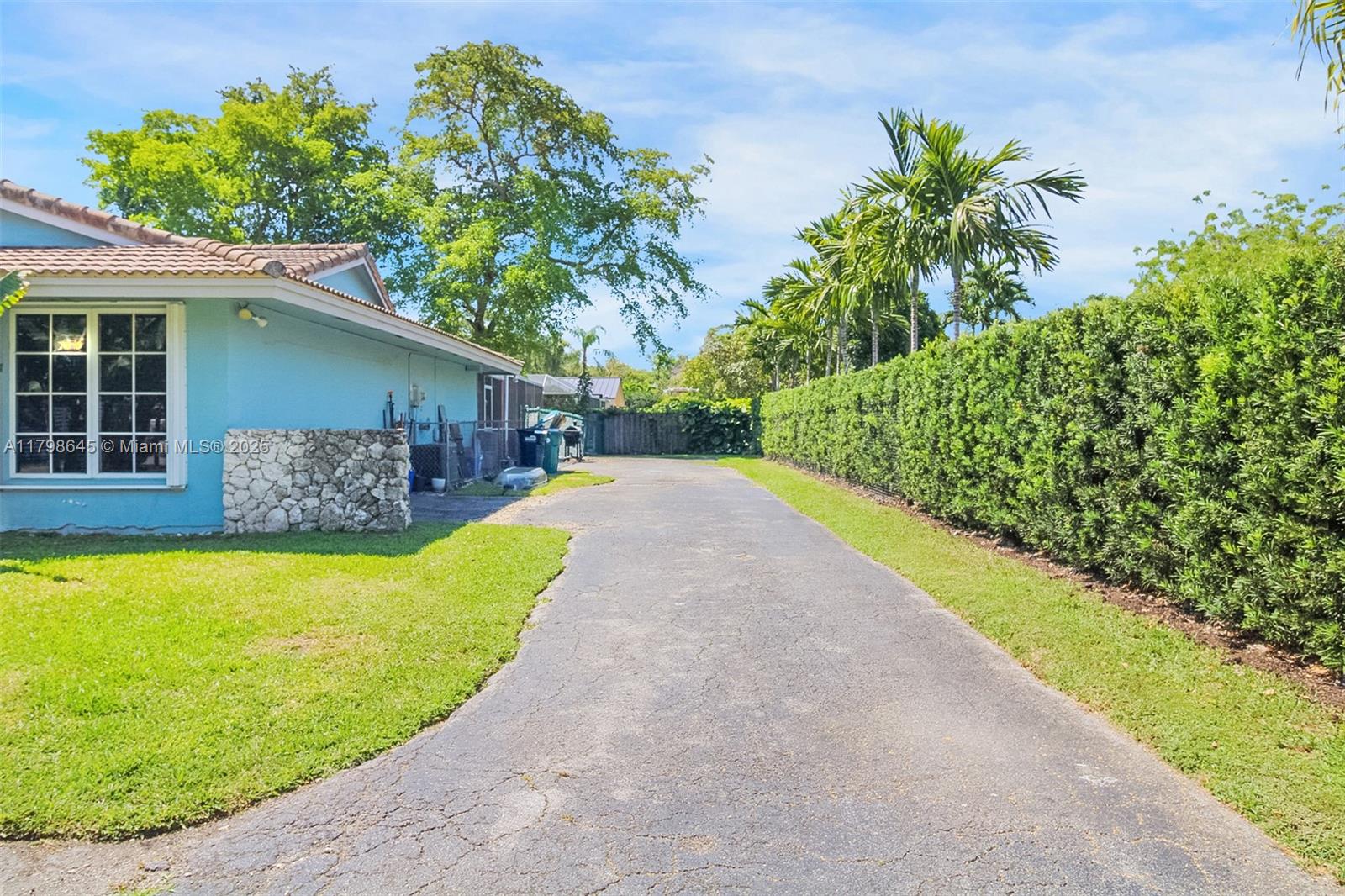 7700 SW 168th Ter, Palmetto Bay, Florida image 2