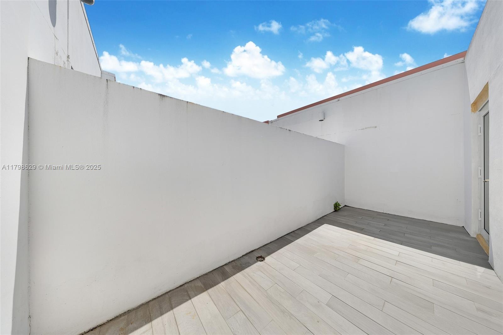 Listing Photo 12