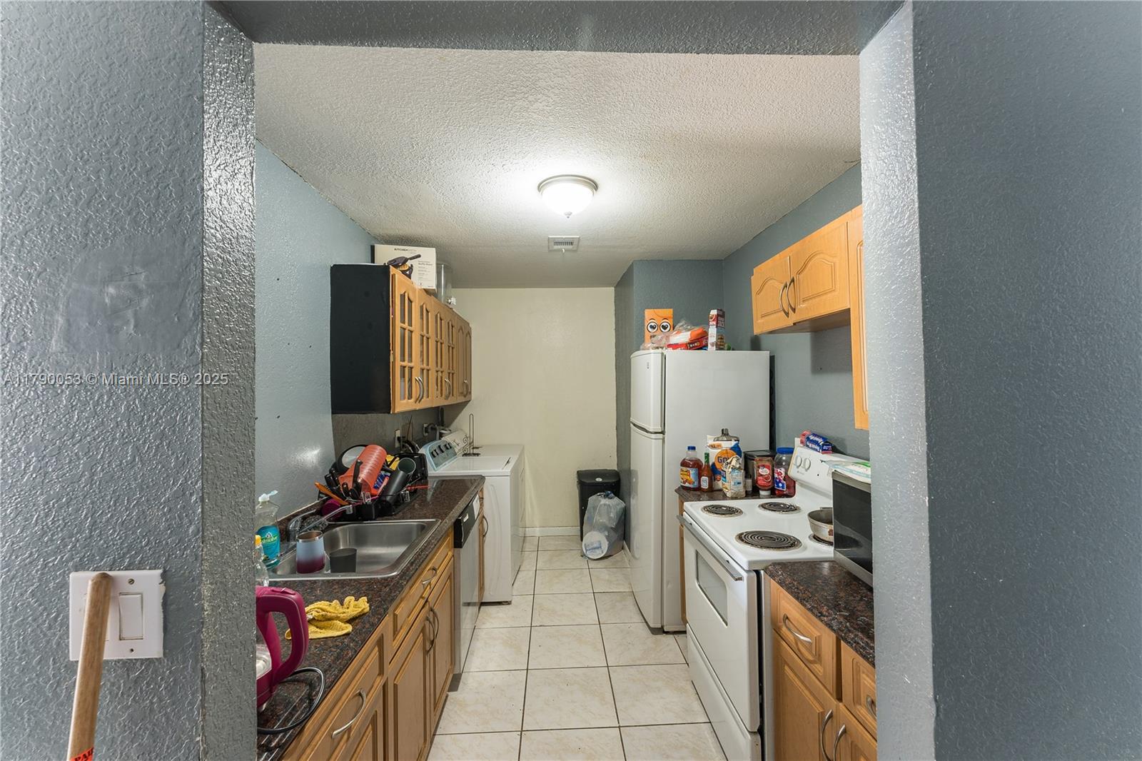 3793 NW 213th Ter, Miami Gardens, Florida image 2