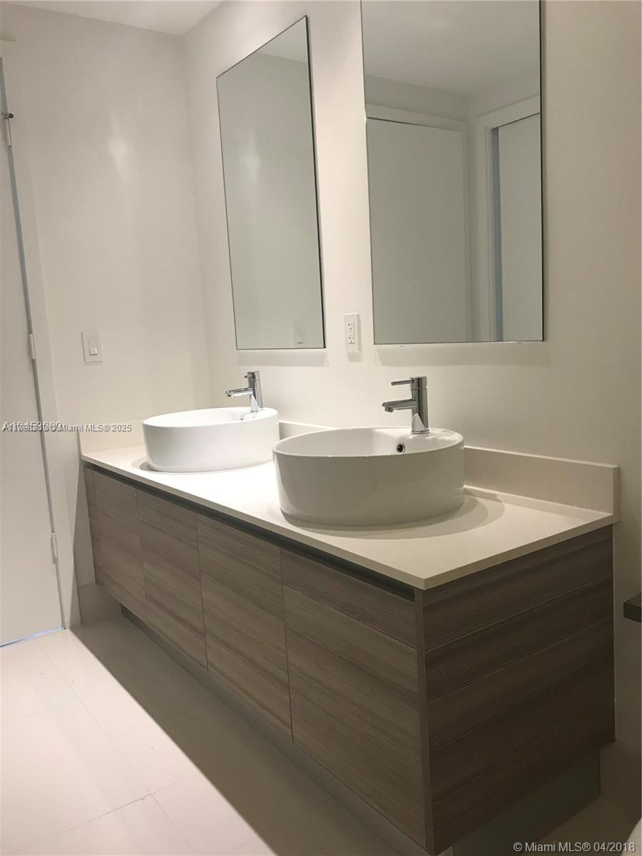 121 NE 34th #2903, Miami FL 33137