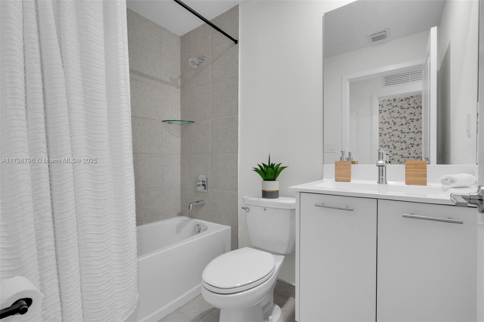 4233 NW 83rd Path, Doral, Florida image 16