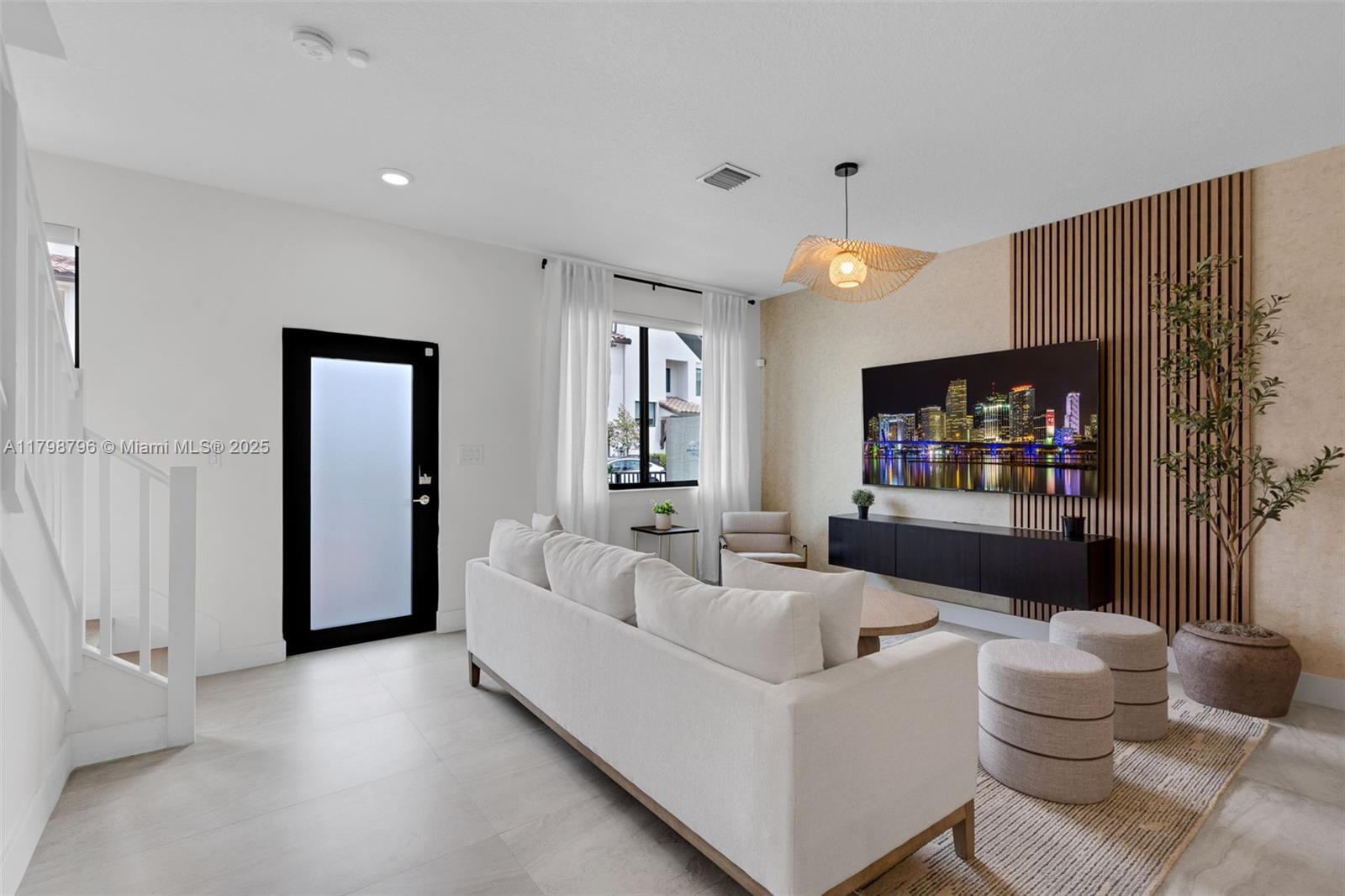 4233 NW 83rd Path, Doral, Florida image 3
