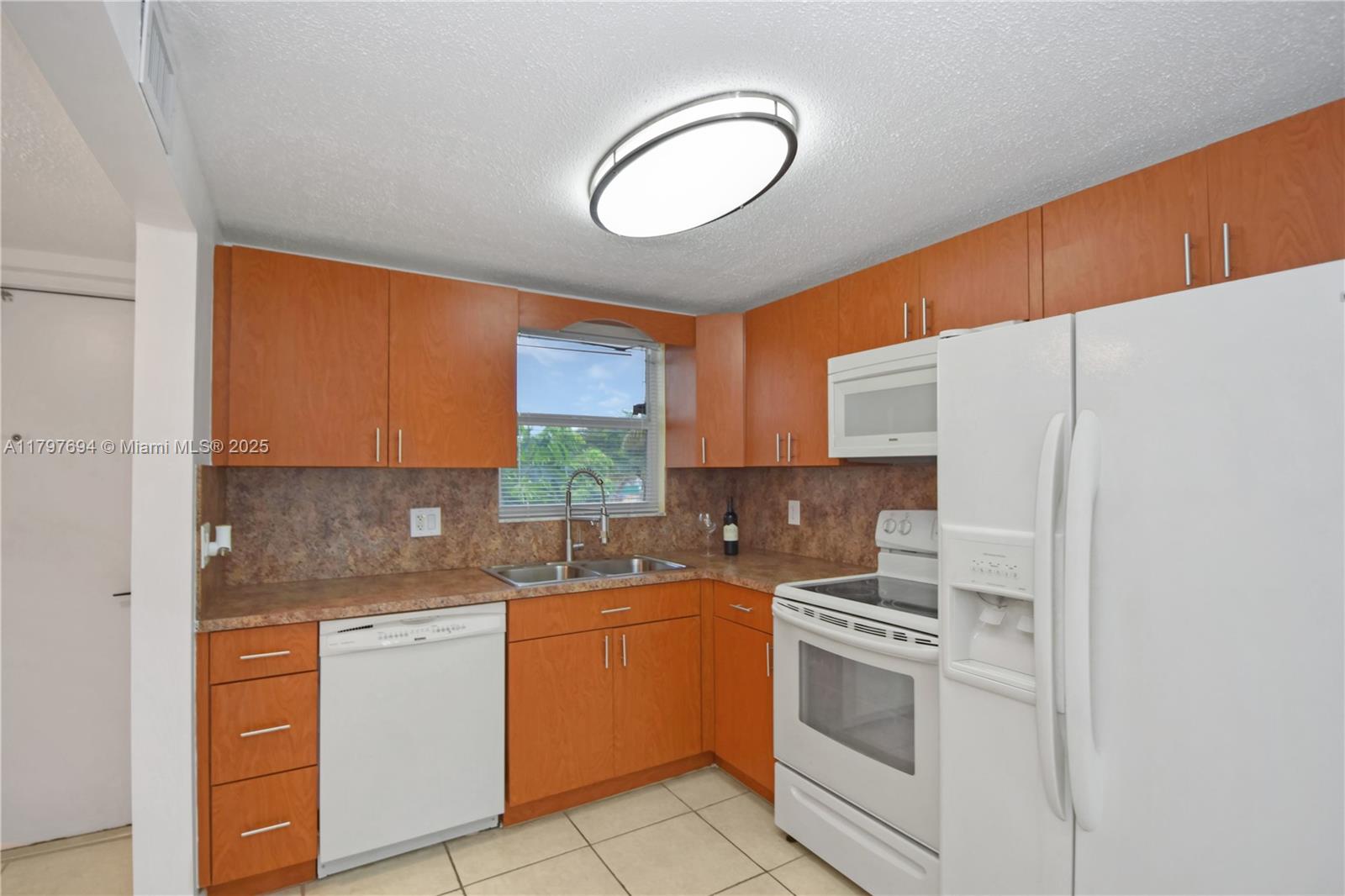 listing main picture