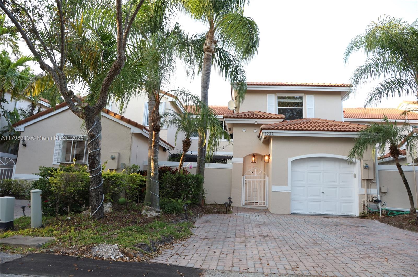 1085 River Birch St, Hollywood, Florida image 5