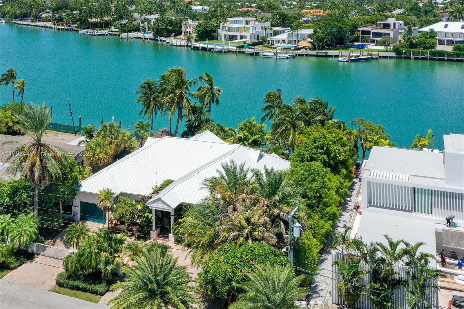 621 Mashta Dr Key Biscayne, FL 33149