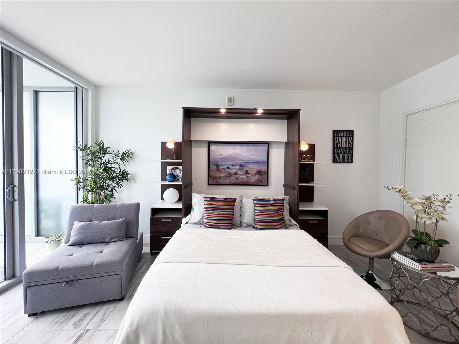 1300 Brickell Bay Dr #1813, Miami FL 33131