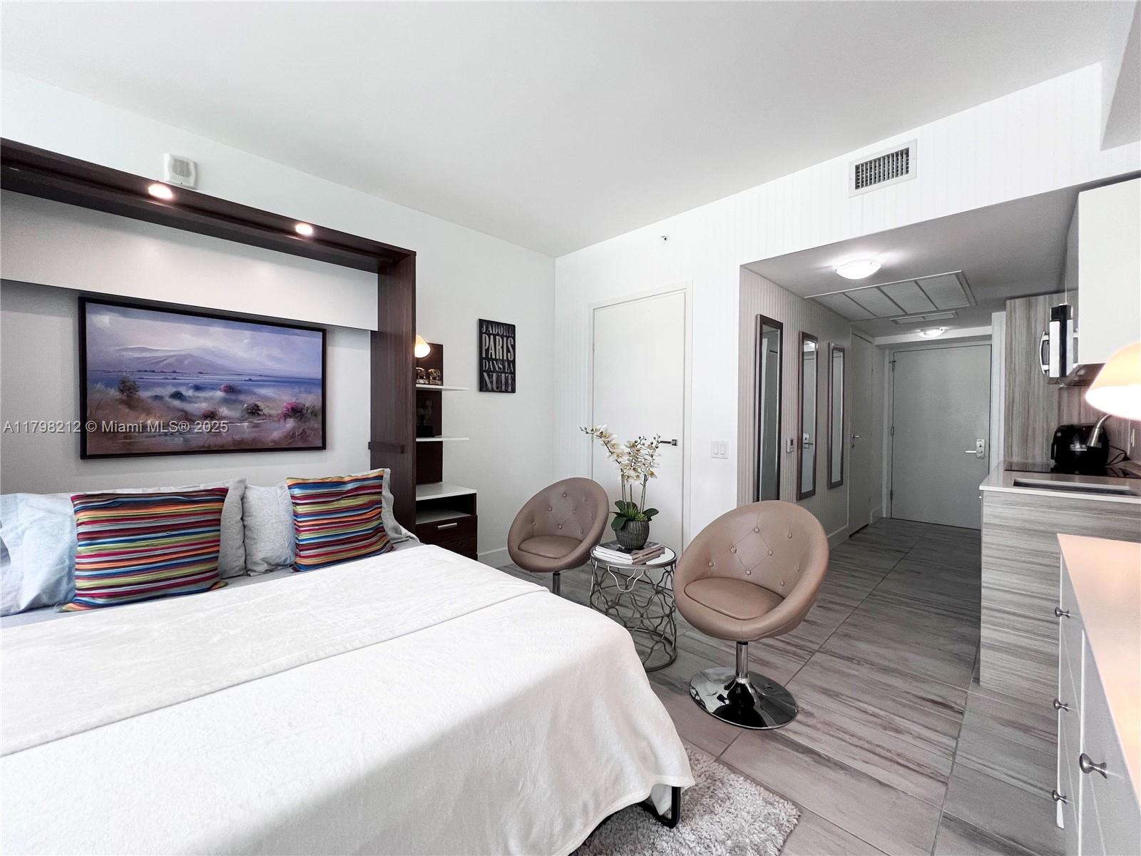 1300 Brickell Bay Dr #1813, Miami FL 33131