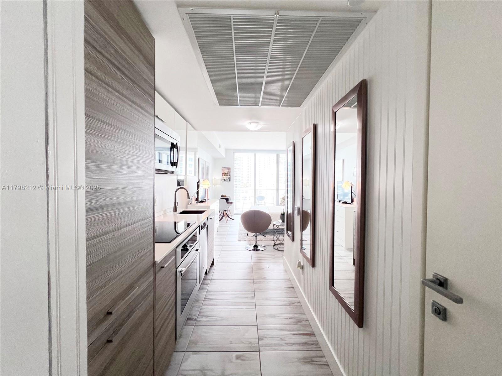 1300 Brickell Bay Dr #1813, Miami FL 33131
