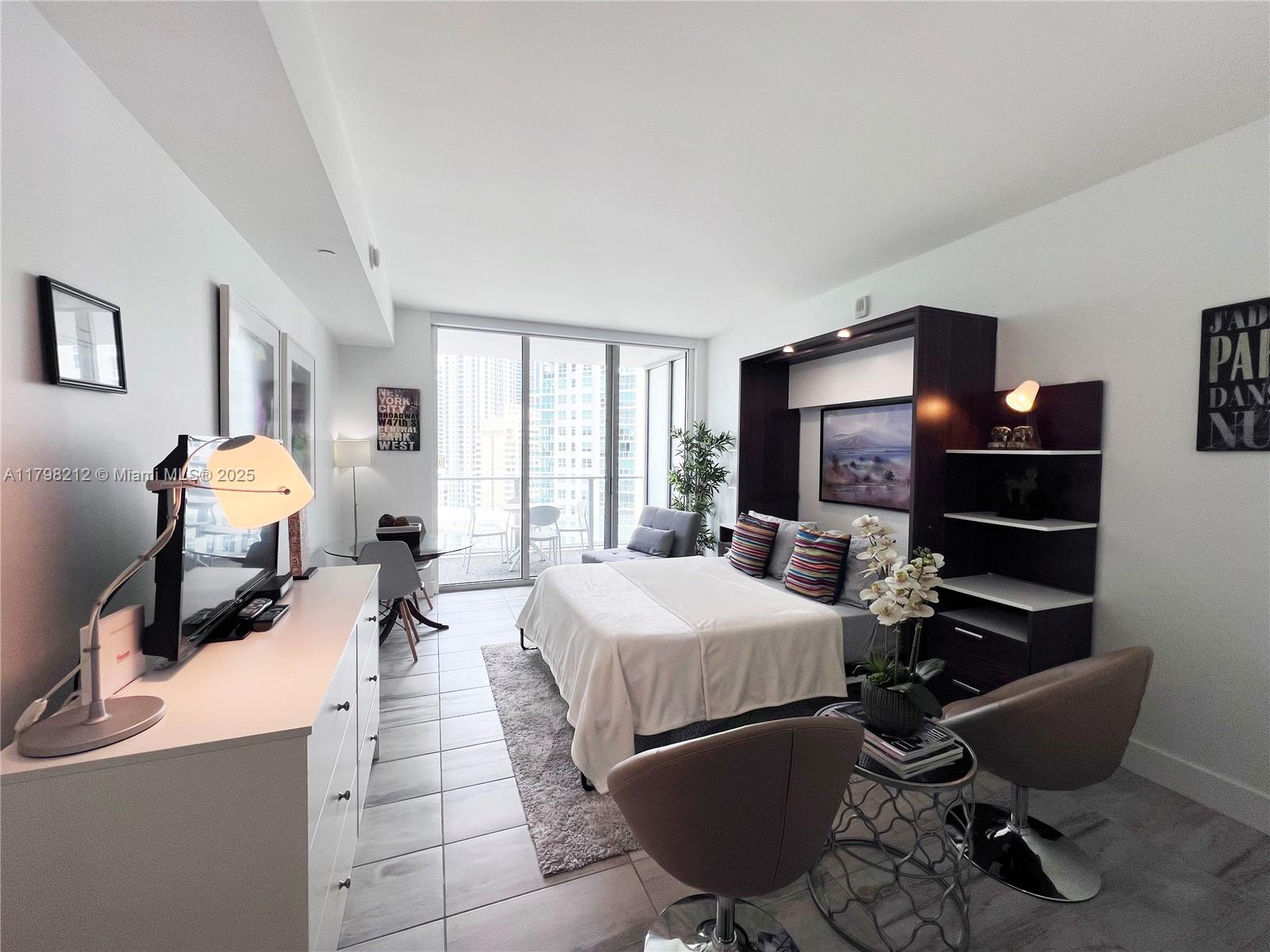 1300 Brickell Bay Dr #1813, Miami FL 33131