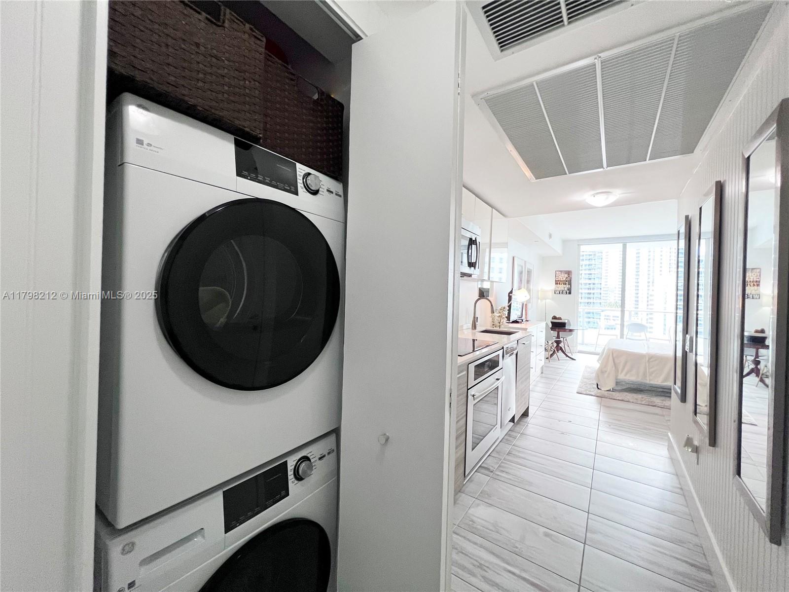 1300 Brickell Bay Dr #1813, Miami FL 33131