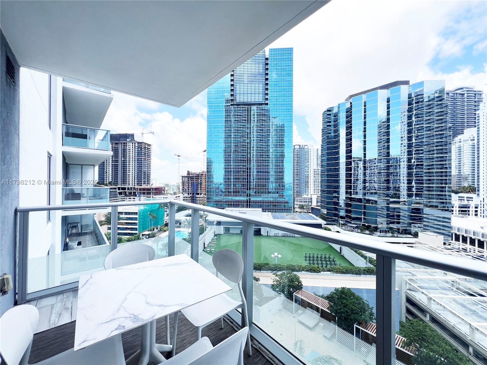 1300 Brickell Bay Dr #1813, Miami FL 33131