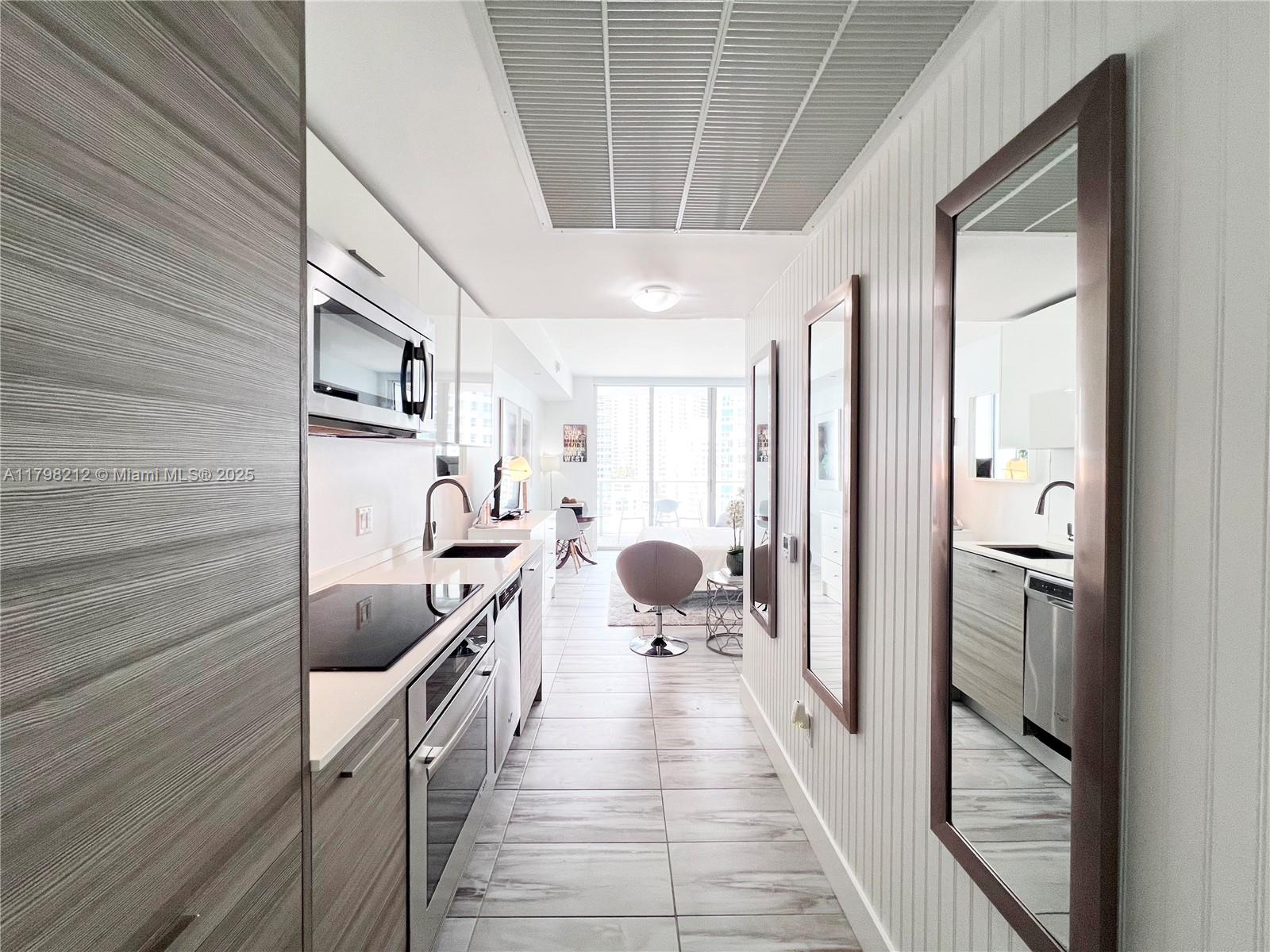 1300 Brickell Bay Dr #1813, Miami FL 33131