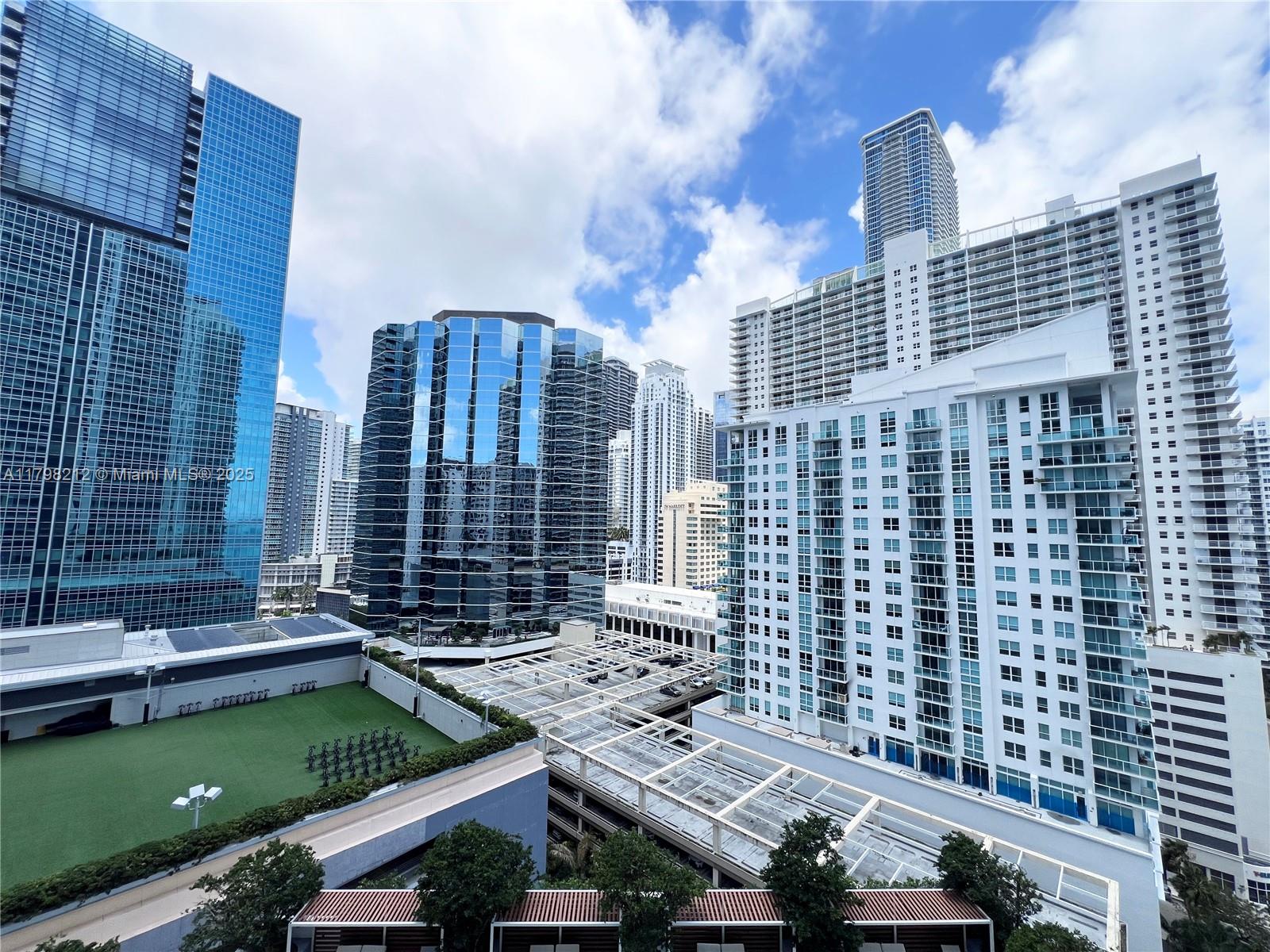 1300 Brickell Bay Dr #1813, Miami FL 33131