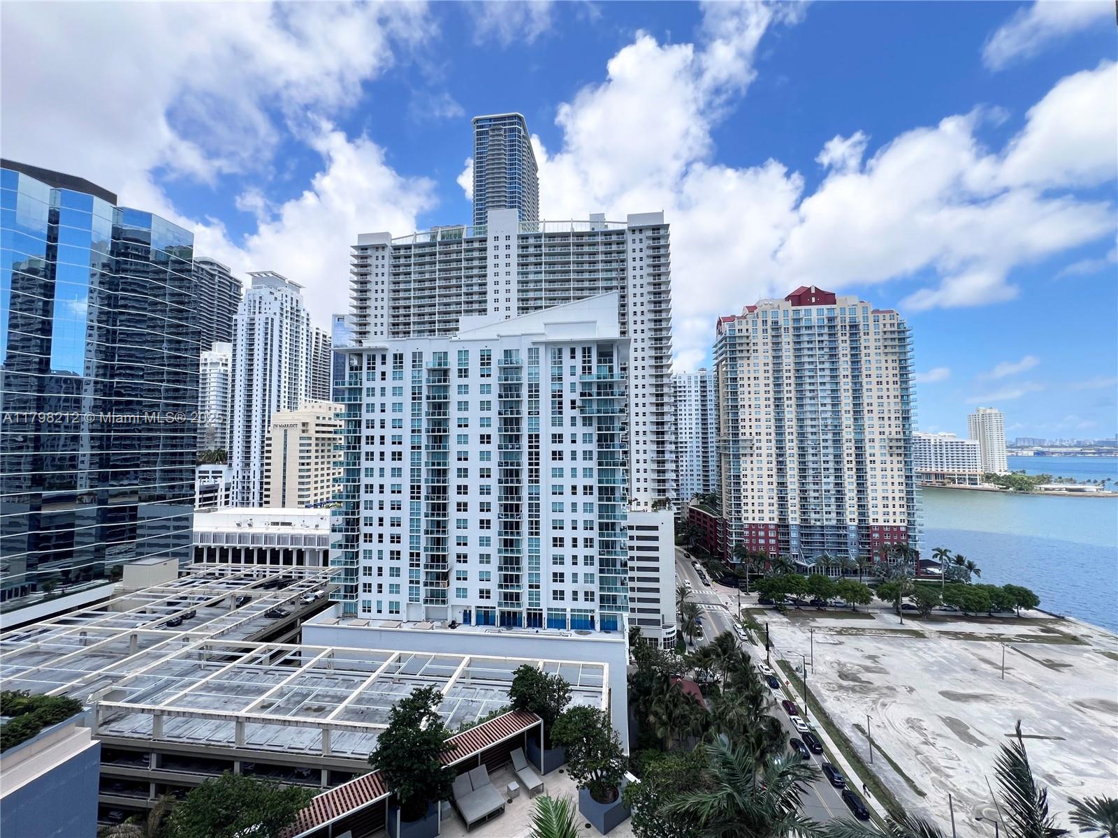 1300 Brickell Bay Dr #1813, Miami FL 33131