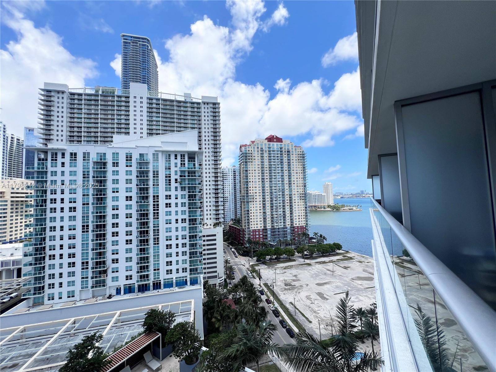 1300 Brickell Bay Dr #1813, Miami FL 33131