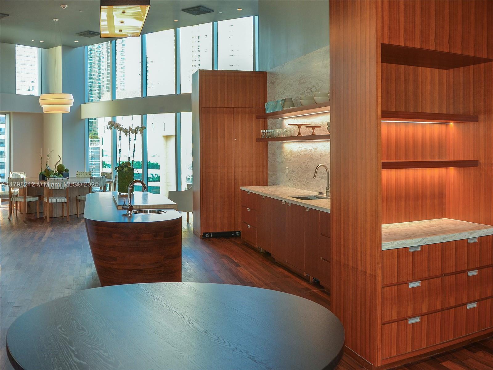 1300 Brickell Bay Dr #1813, Miami FL 33131