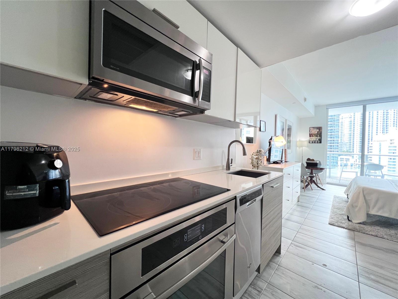 1300 Brickell Bay Dr #1813, Miami FL 33131