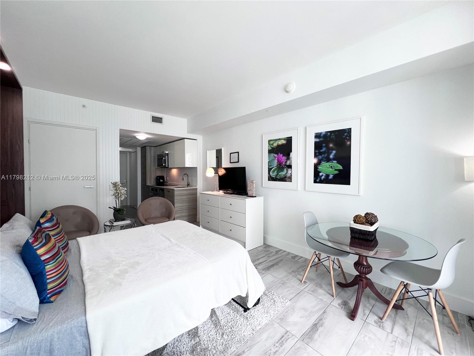 1300 Brickell Bay Dr #1813, Miami FL 33131