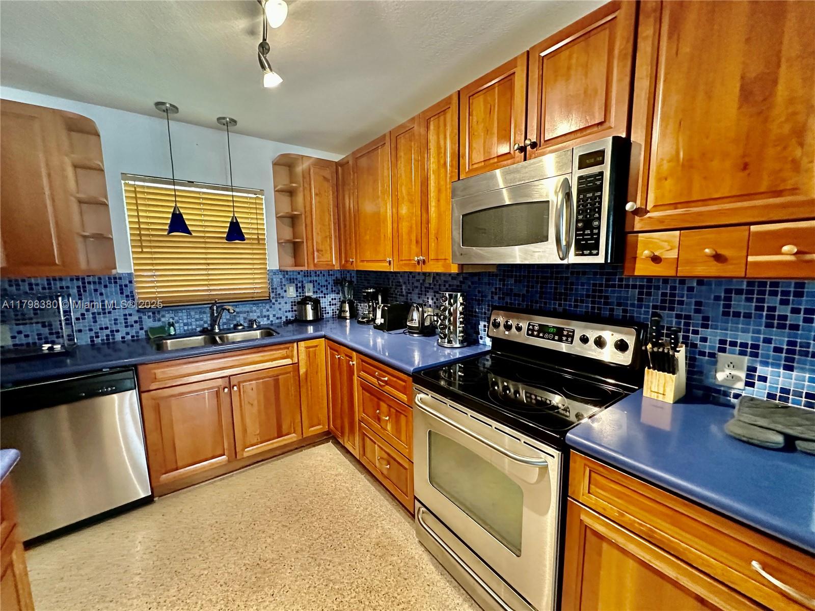 2901 NW 9th Ter, Wilton Manors, Florida image 6