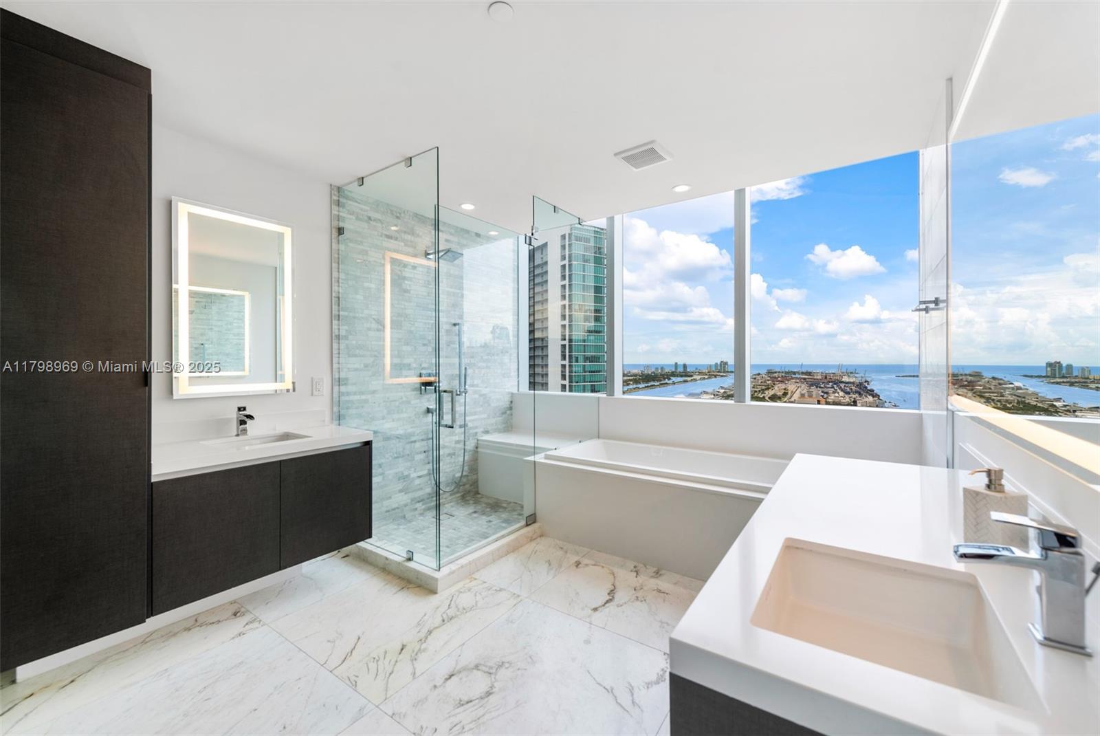 Condo for Sale in Miami, FL