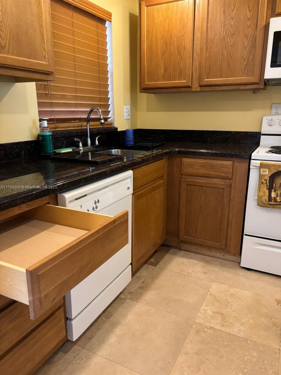 9420 Sunrise Lakes Blvd #106, Sunrise, Florida image 11