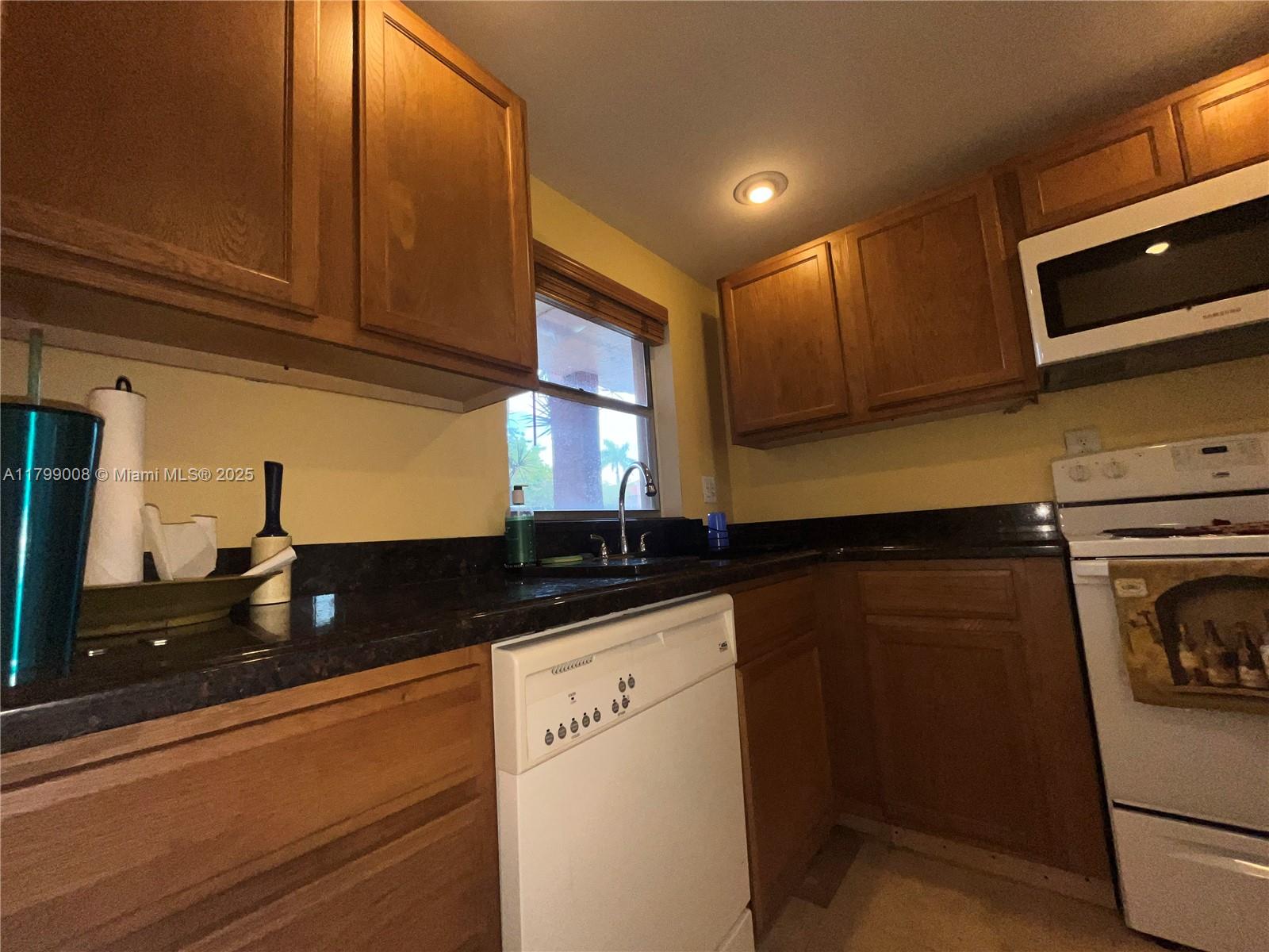 9420 Sunrise Lakes Blvd #106, Sunrise, Florida image 12