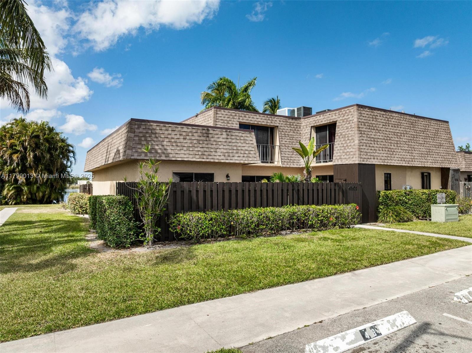 4102 Waterview Cir, Palm Springs, Florida image 1