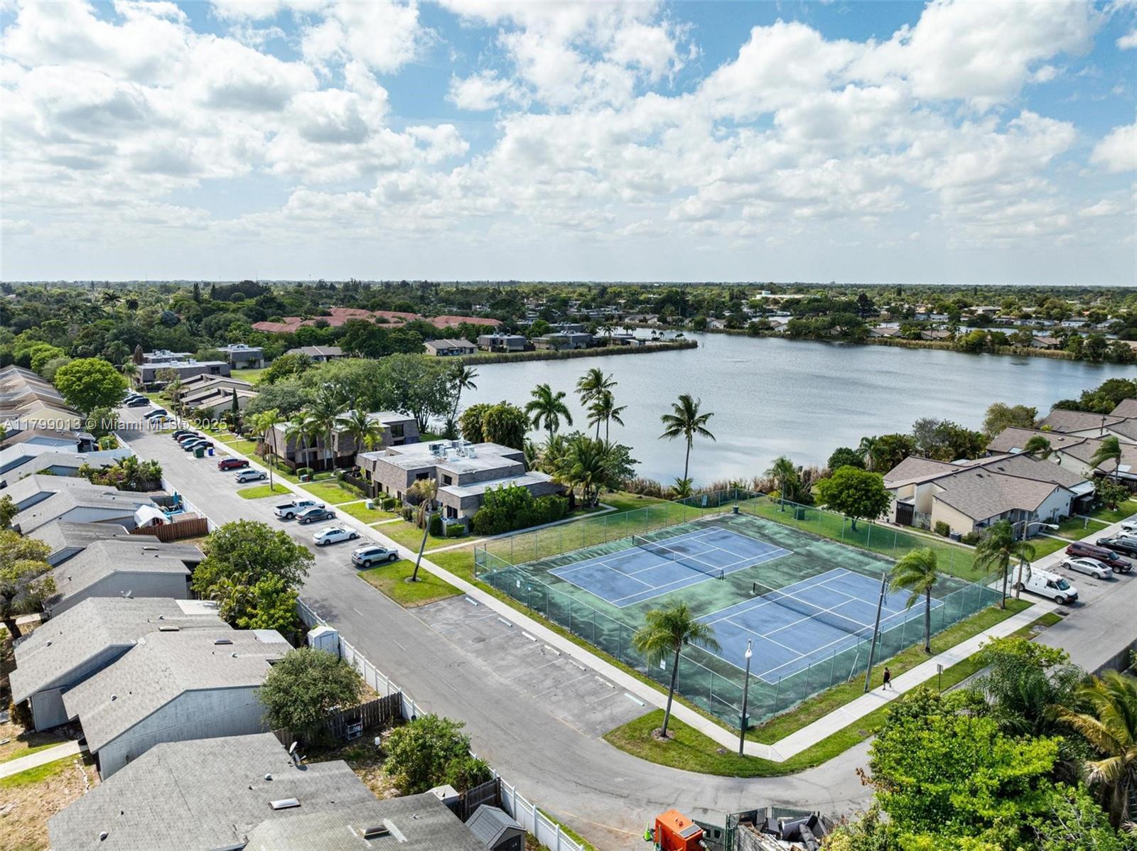 4102 Waterview Cir, Palm Springs, Florida image 2