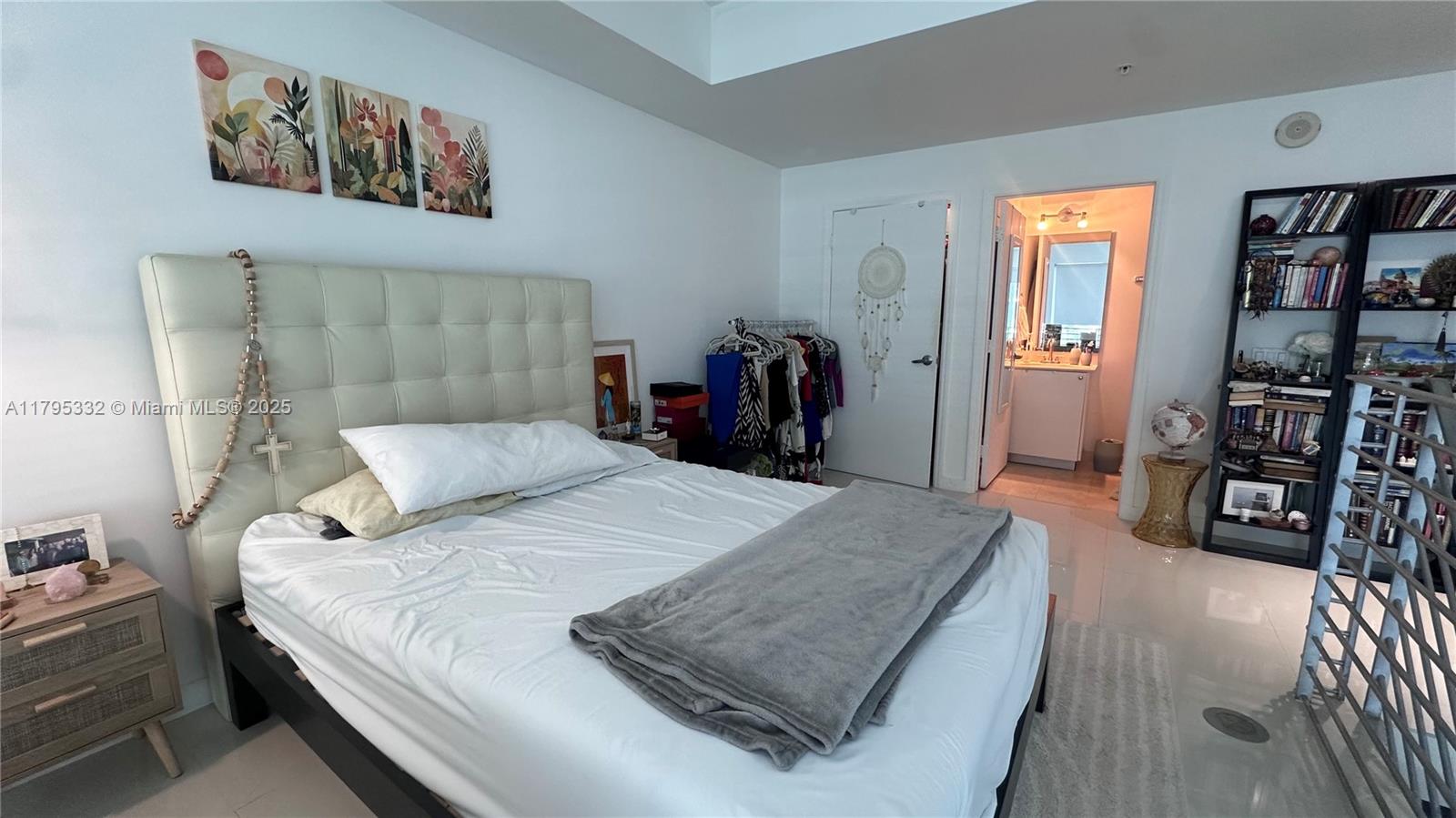 60 SW 13th St #2402, Miami FL 33130