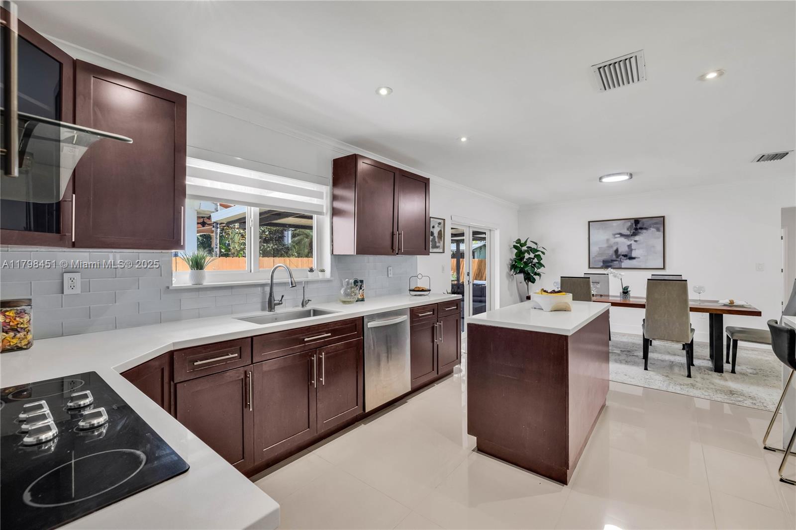 615 NE 115th St, Biscayne Park, Florida image 17
