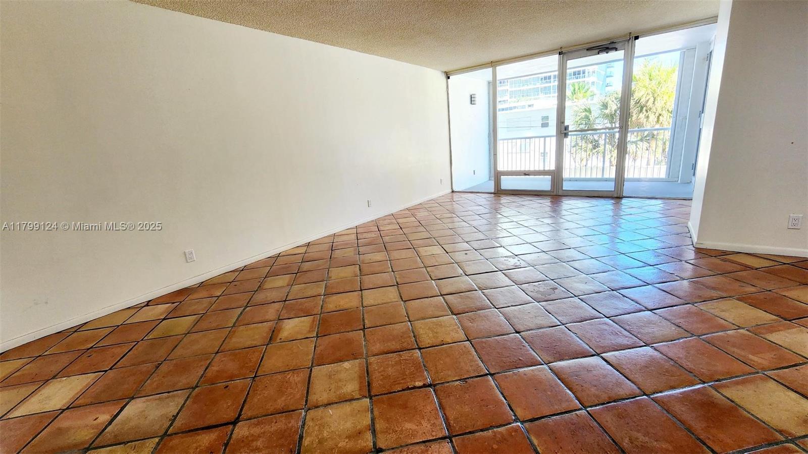 2200 NE 33rd Ave #2J, Fort Lauderdale, Florida image 14