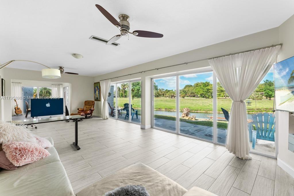 5715 Bayberry Ln, Tamarac, Florida image 7
