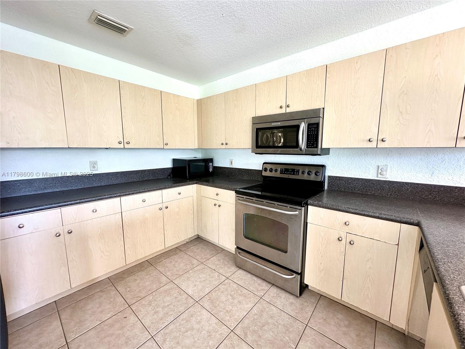 6714 NW 39th Ln, Lauderhill, Florida image 12